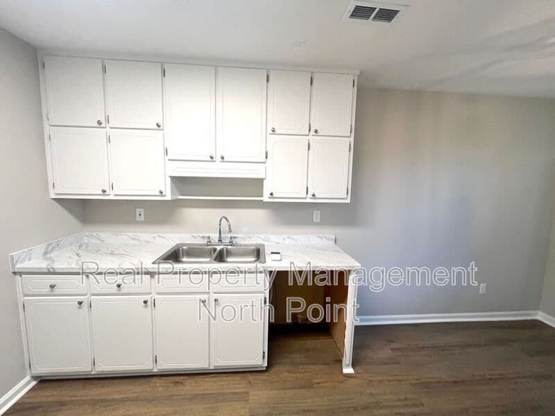 College Park Condo: 5843 Summerglen Ln