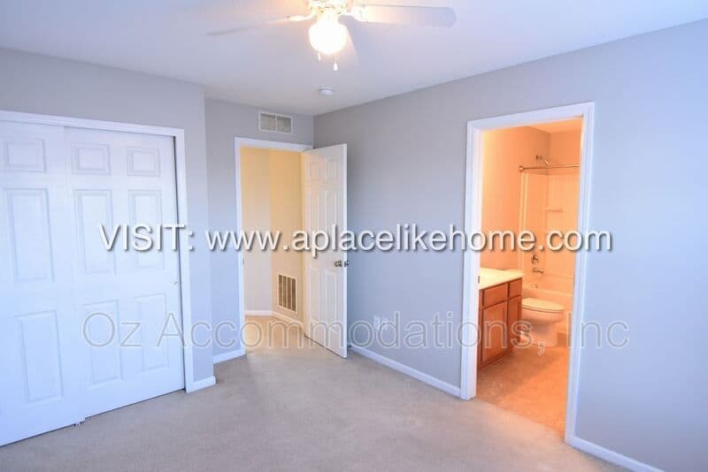 Olathe House: 22413 W 113th Ter