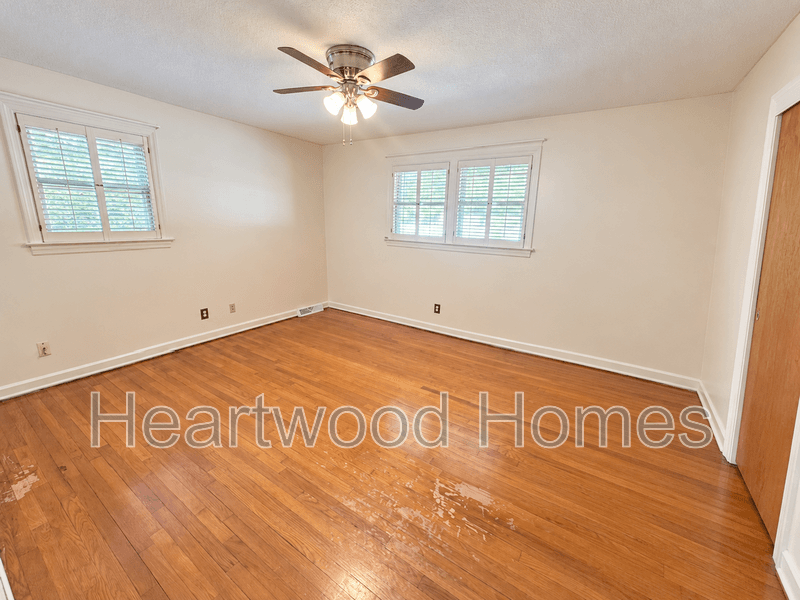 Columbia House: 1213 Deerwood Street