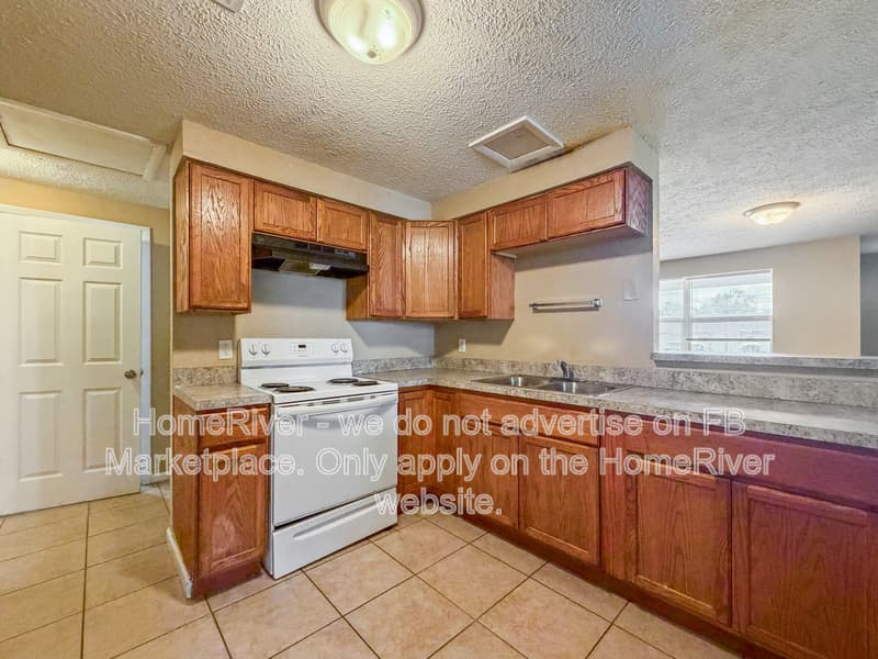 Jacksonville House: 9525 Spottswood Rd