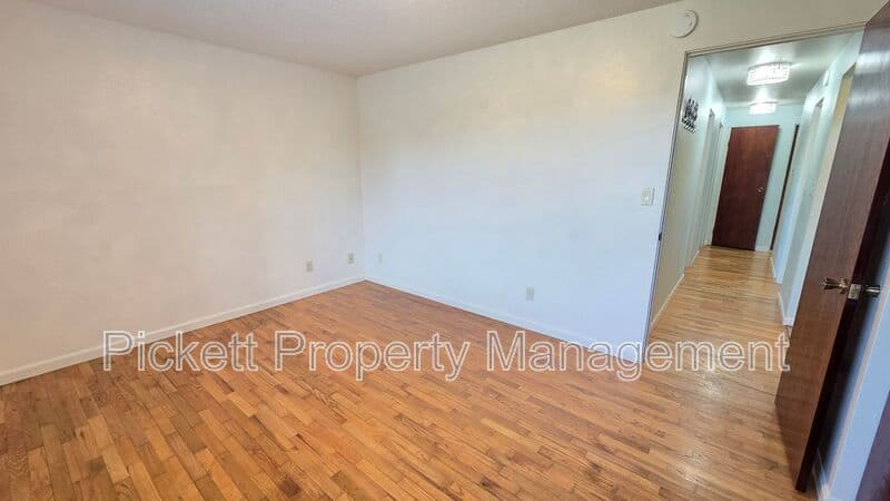 Port Orchard House: 2977 Hoover Ave SE