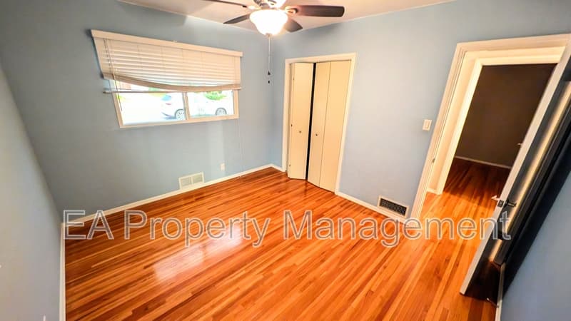 Albuquerque House: 2837 Palomas Dr NE