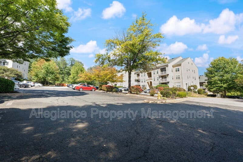 Woodbridge House: 13621 Garfield Place