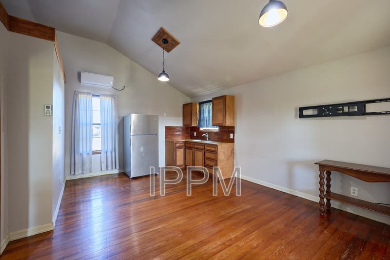 LYFORD House: 5672 IH 69E
