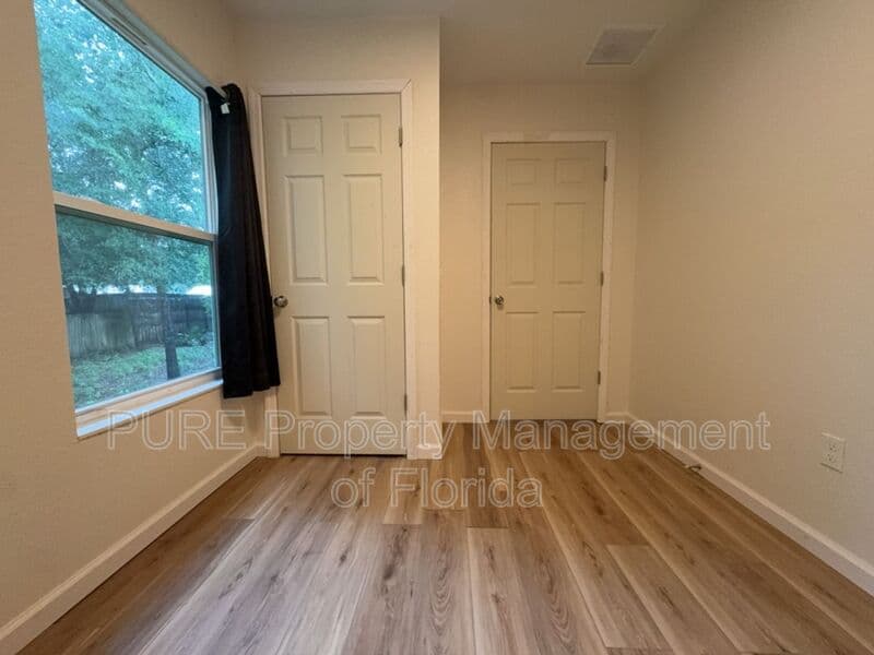 Williston House: 11330 NE 66th Lane