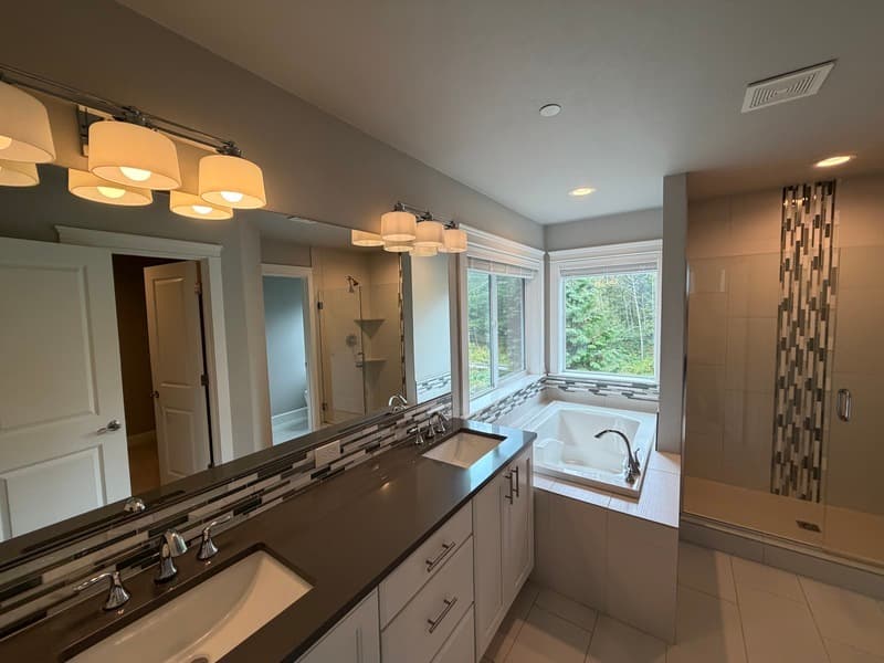 Sammamish House: 24743 Se 17th Pl