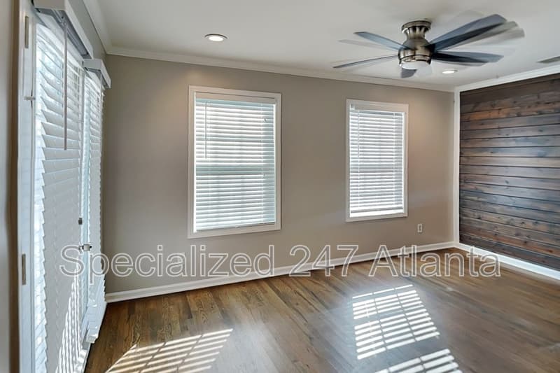 Atlanta House: 54 Hatcher Ave SW