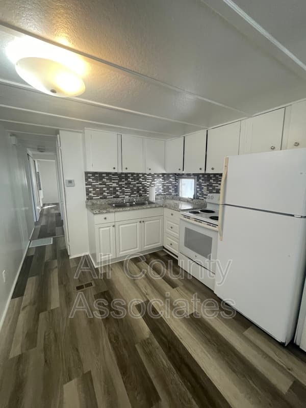 Holiday House: 2132 Kepner Dr