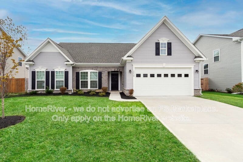 Brownsburg House: 10439 Long Branch Dr