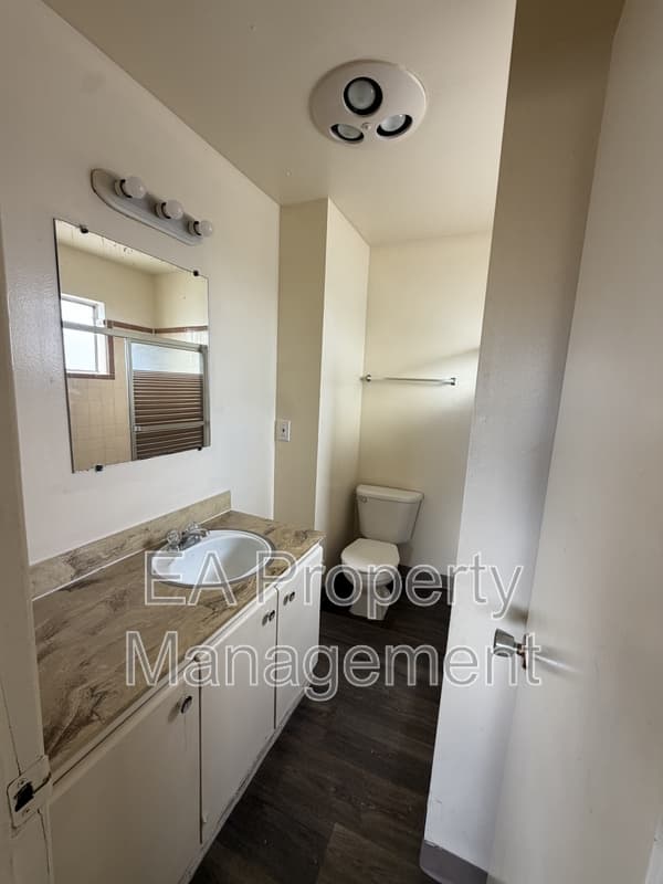 Albuquerque House: 2121 Gold Ave SE