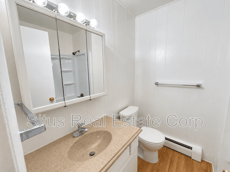 Lakewood House: 1320 Zephyr St.