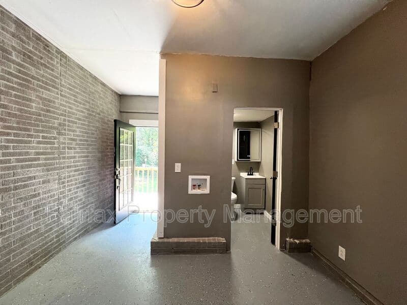 Durham House: 2308 Nebo St