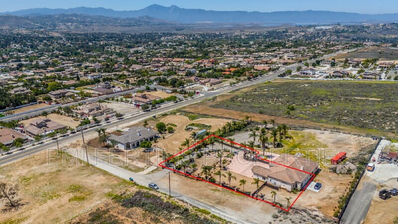 Riverside House: 17425 Cyrus Lane