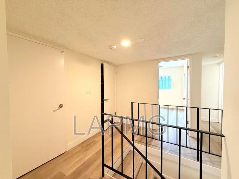 Burbank House: 711-715 E. Cypress Avenue