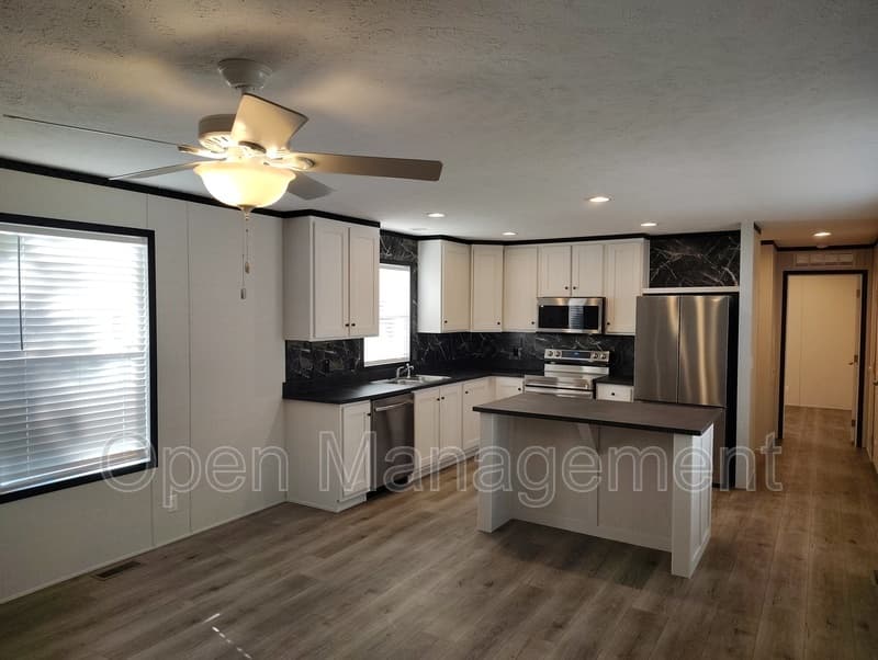 Scottsbluff House: 104 Arlene Lane