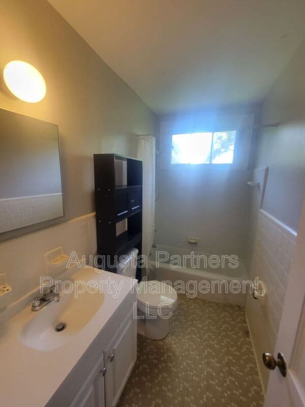 Augusta House: 1330 Wingfield St