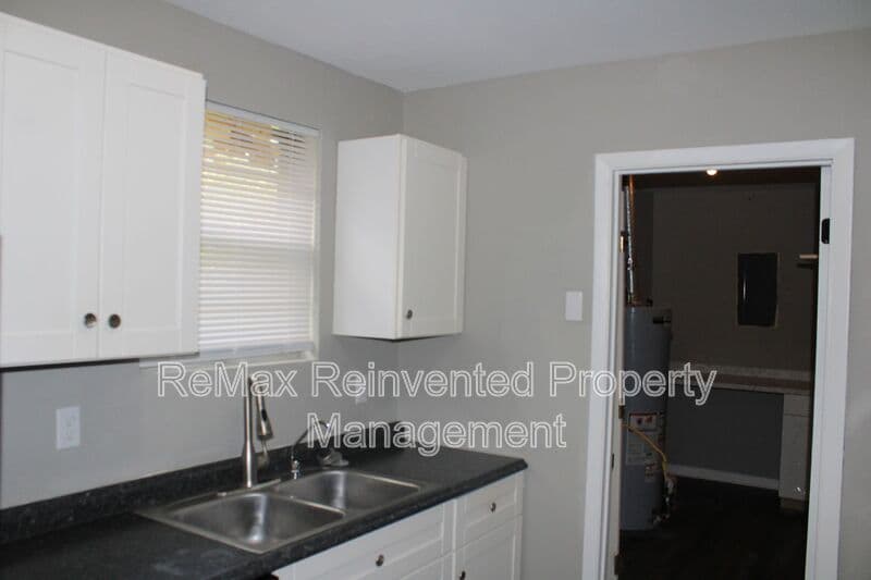 Augusta House: 3419 Lucie St
