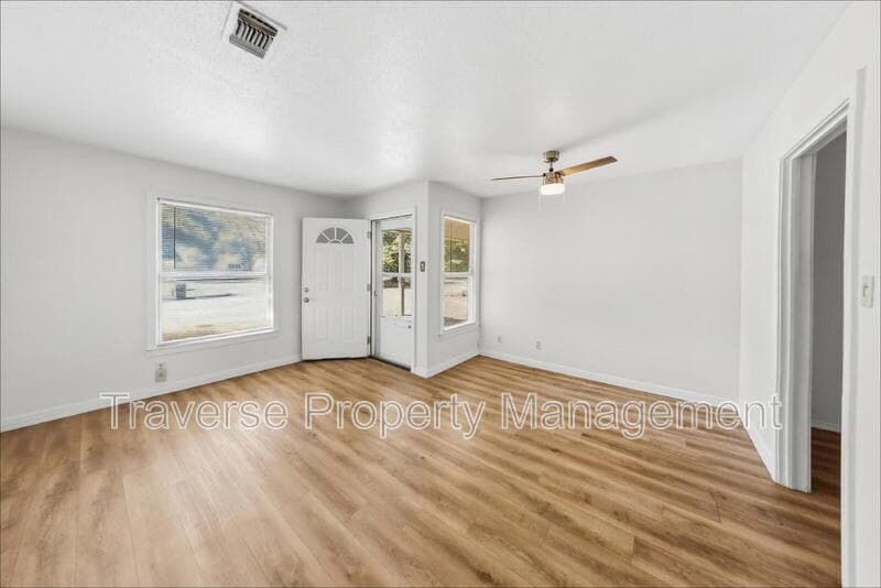 Haltom City House: 5025 Catalpa St
