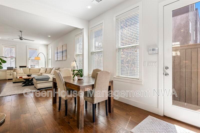Bentonville House: 636 SW B ST