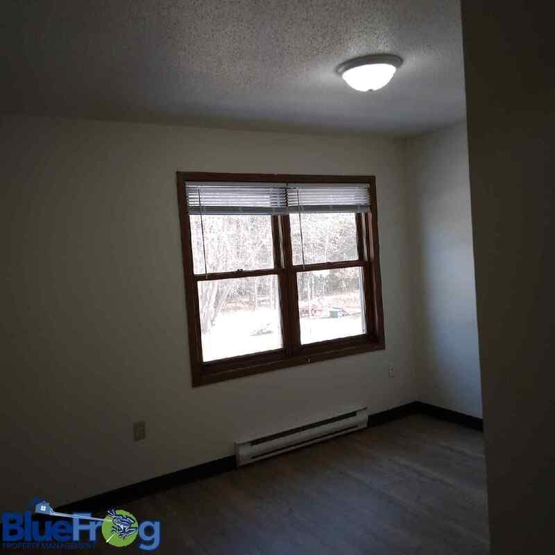 Suring Condo: 406 North Barkman Street - 4
