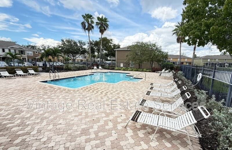Riverview House: 12270 Foxmoor Peak Dr