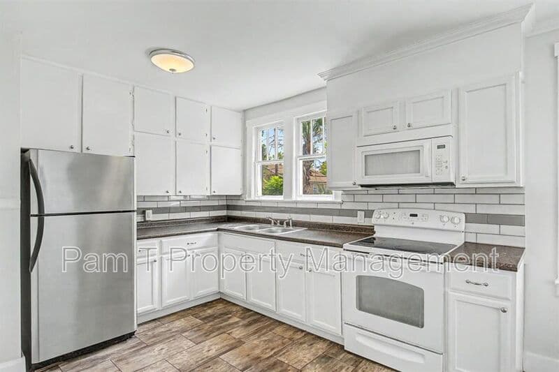 Savannah House: 815-B East 32nd Street--Upper