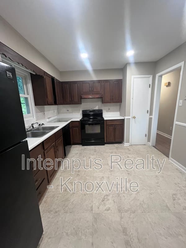 Knoxville House: 10917 Sonja Dr