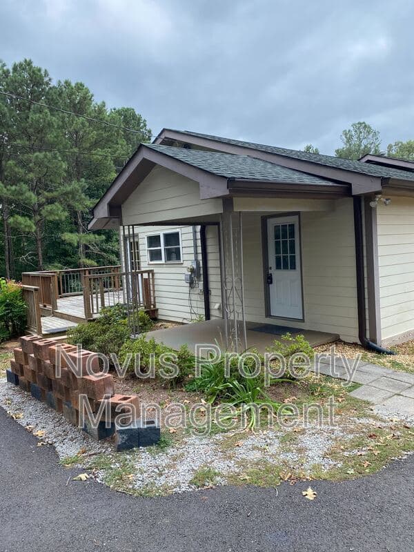 Carrollton House: 1408 Stripling Chapel Road