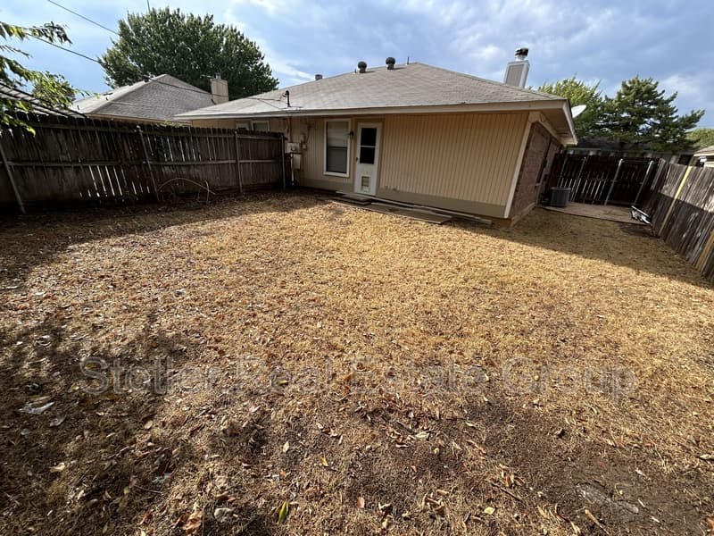 Arlington House: 5425 Stagetrail Drive