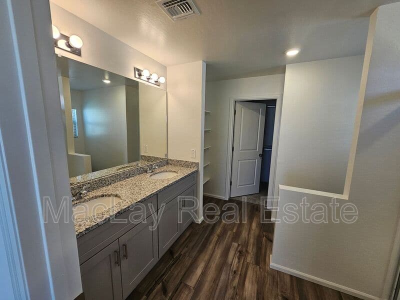 Coolidge House: 1390 W Aztec Dr