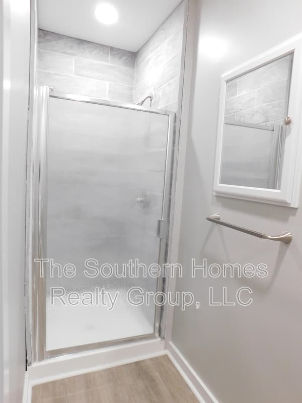 Athens House: 309 Glendale Avenue