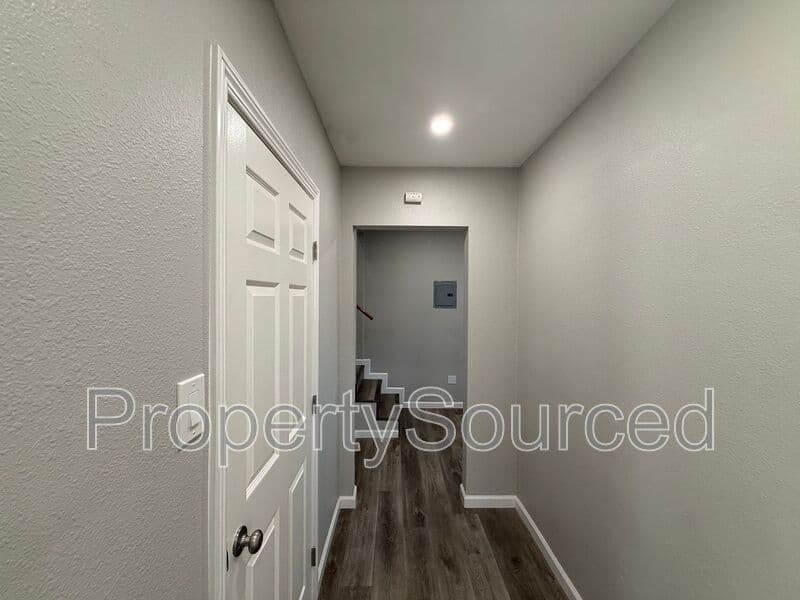 Manteca House: 807 W Yosemite