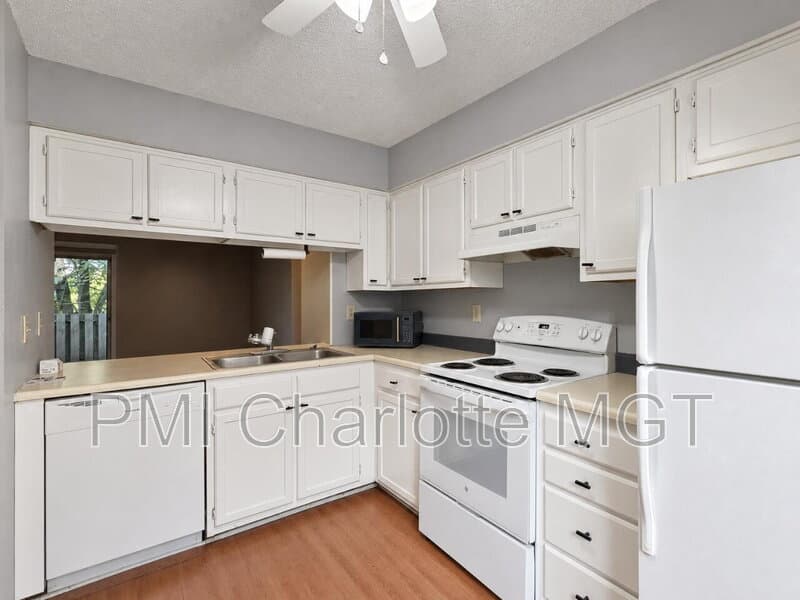 Charlotte Townhome: 654 Lex Drive