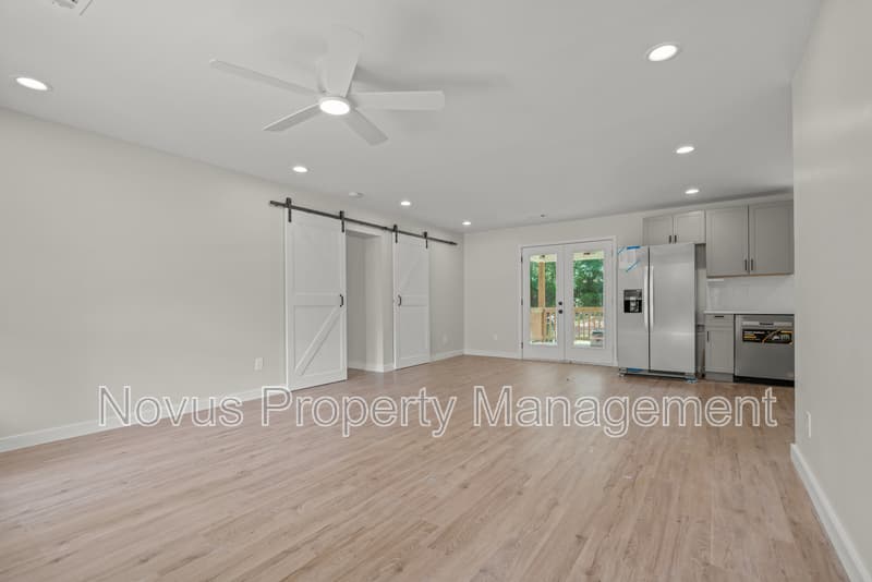 Carrollton House: 320 Adamson Avenue