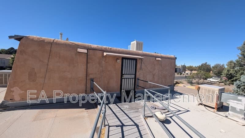 Albuquerque House: 7700 McKnight Ave NE