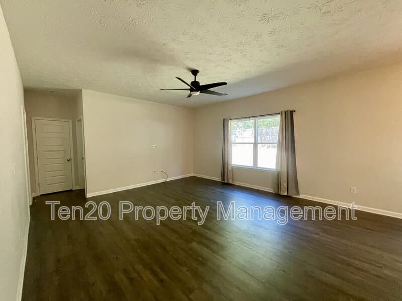 Phenix City House: 36 Willow Trace Dr