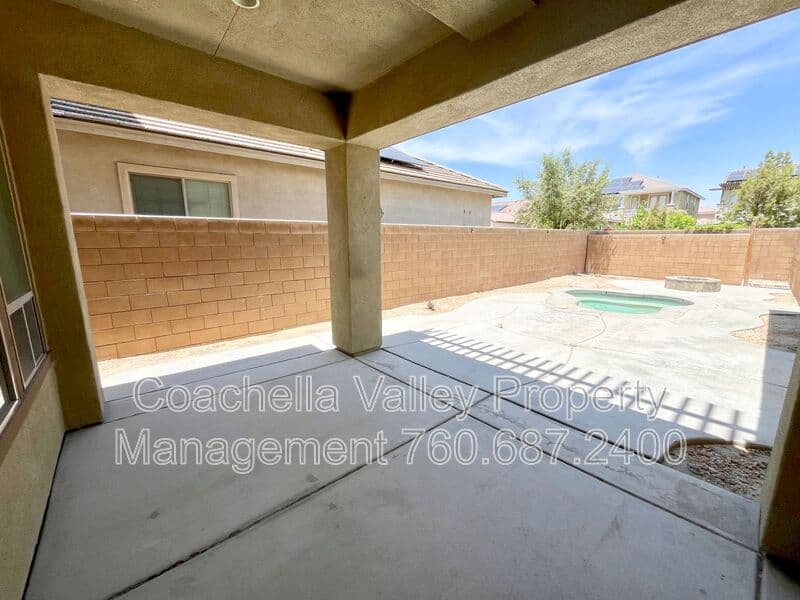 Cathedral City House: 511 Via Assisi