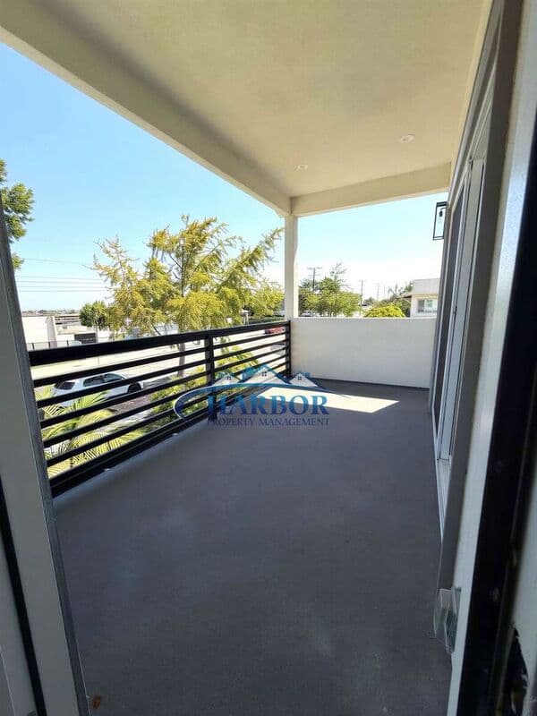Torrance House: 2126 W 238th Street