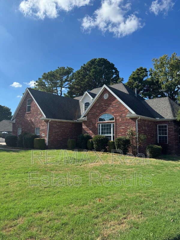 Rogers House: 5300 S 44th Pl