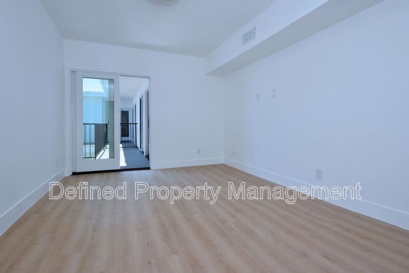 Santa Monica Condo: 834 4Th Street