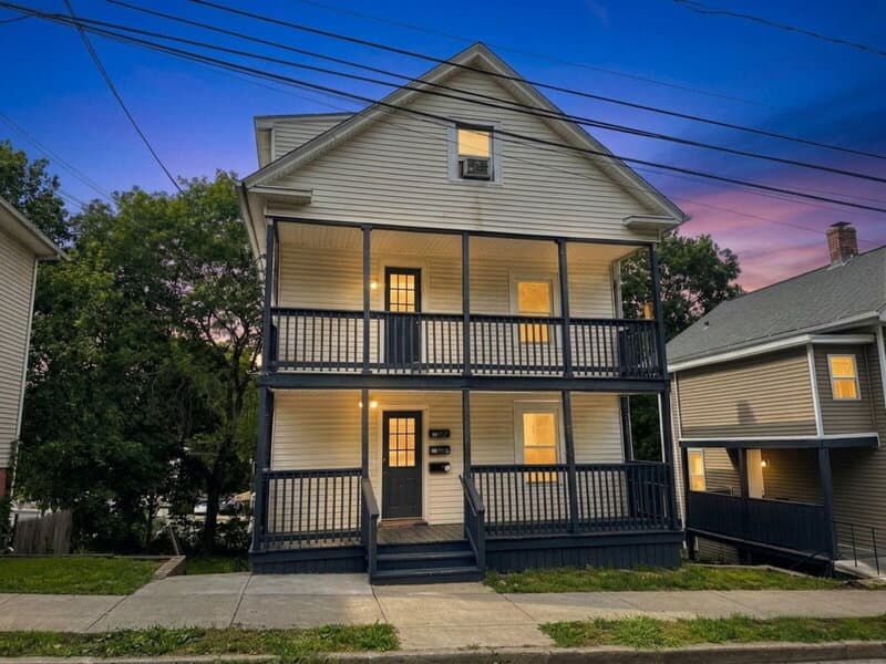 Meriden Condo: 135 Willow Street