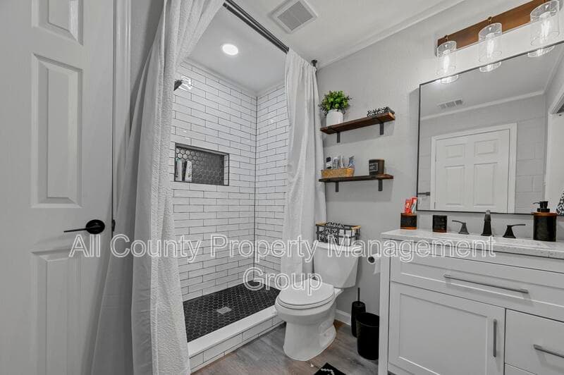 Hurst House: 1444 Cimarron Trail