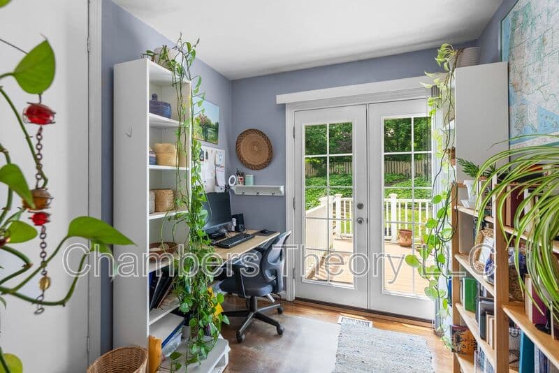Silver Spring House: 3904 Lantern Dr