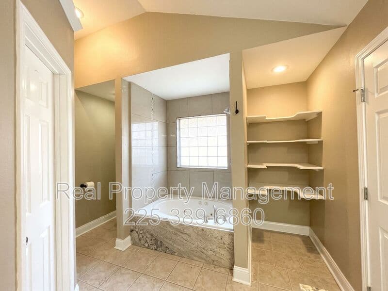 Baton Rouge House: 16346 Somersby Ave.