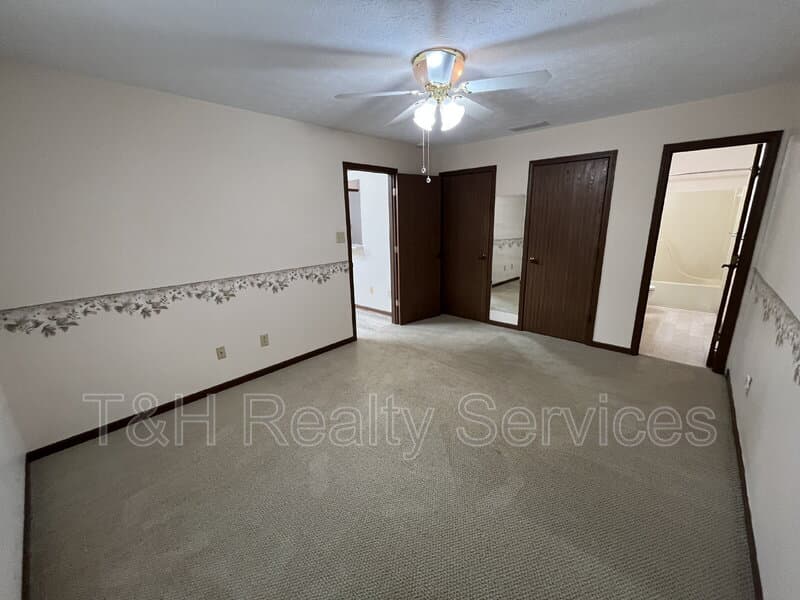 Pendleton House: 4 Village Parkway