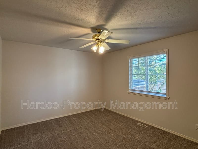 Boise House: 688 S Gamay Ln