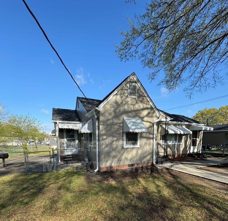 Rock Hill House: 221 Hutchinson Street