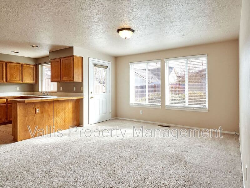 Salem House: 5877 Cobalt Loop Southeast
