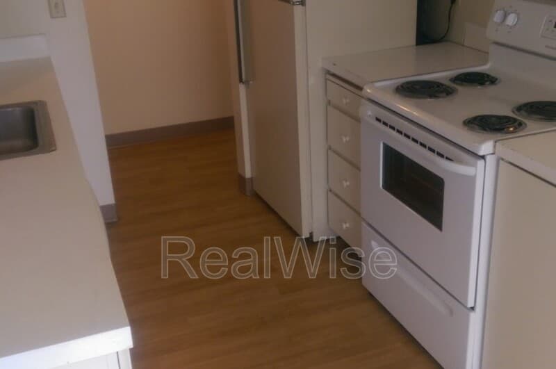 Gresham Condo: 17838 NE Multnomah Dr