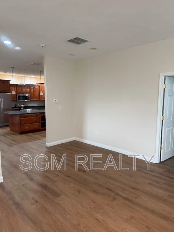 Belleville House: 3390 Wildview Way